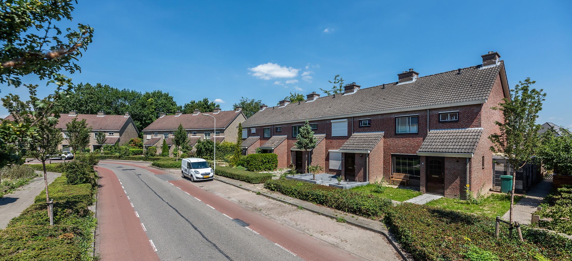 De voorkant van verschillende huizen in Didam