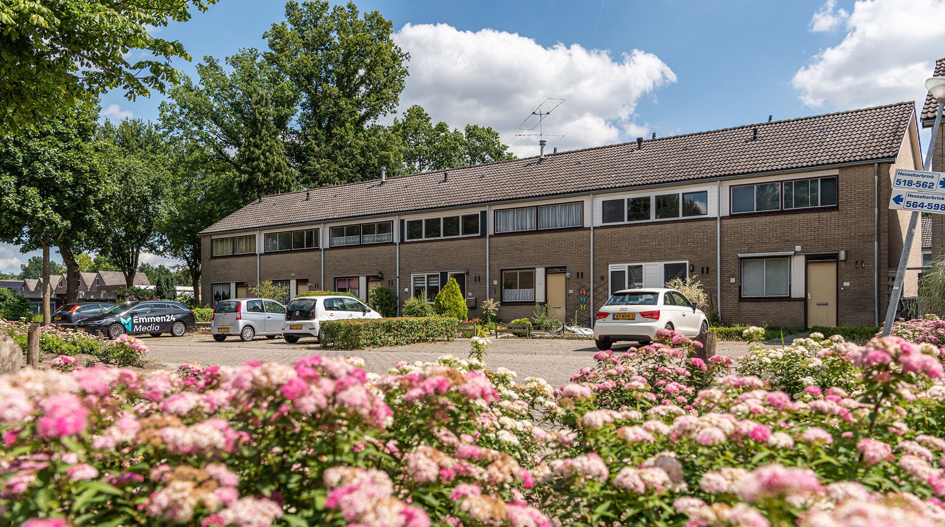 Een rij huizen aan de Hesselterbrink in Emmen